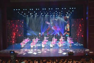 禮贊新中國(guó) 奮進(jìn)新時(shí)代——鲅魚圈區(qū)教育系統(tǒng)舉行慶祝新中國(guó)成立70周年文藝匯演攝制紀(jì)實(shí)